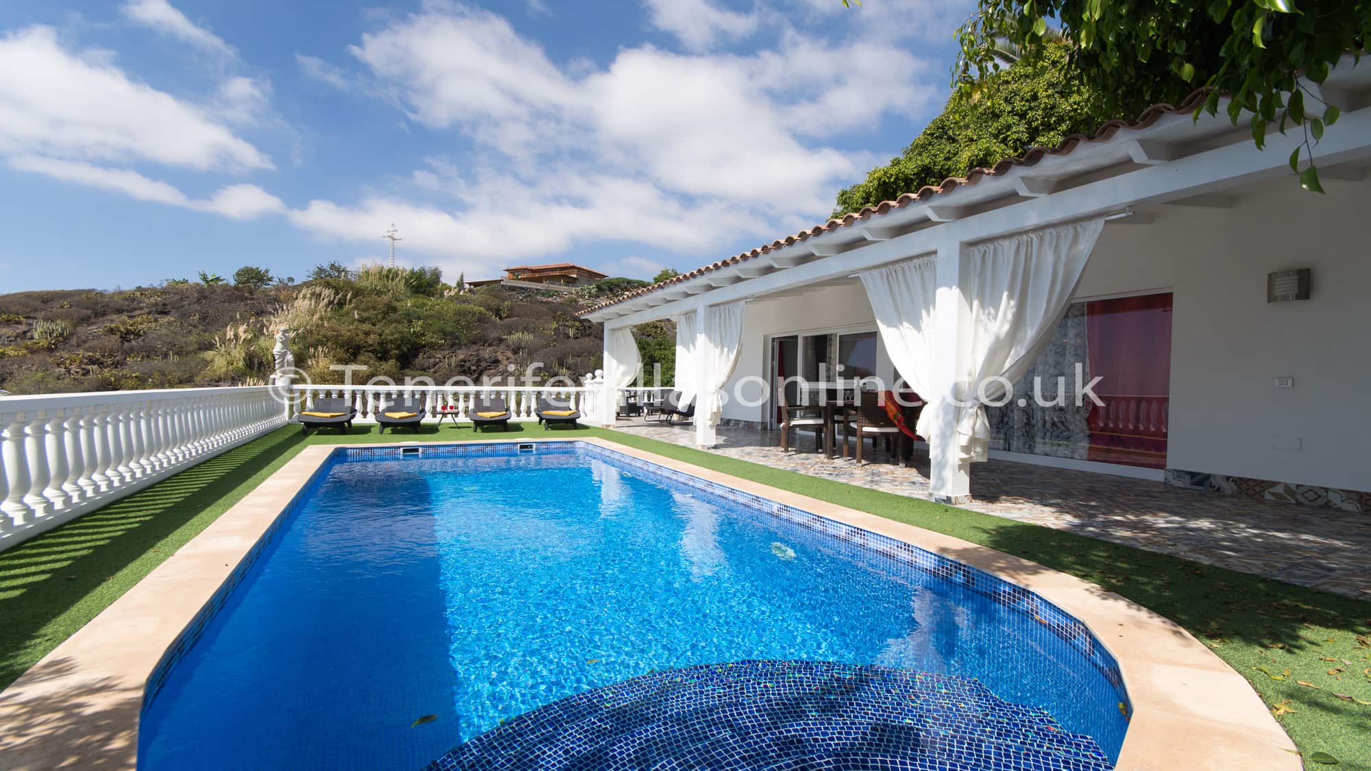 2-bedroom-villa-for-rent-in-tenerife-adeje-private-heated-pool