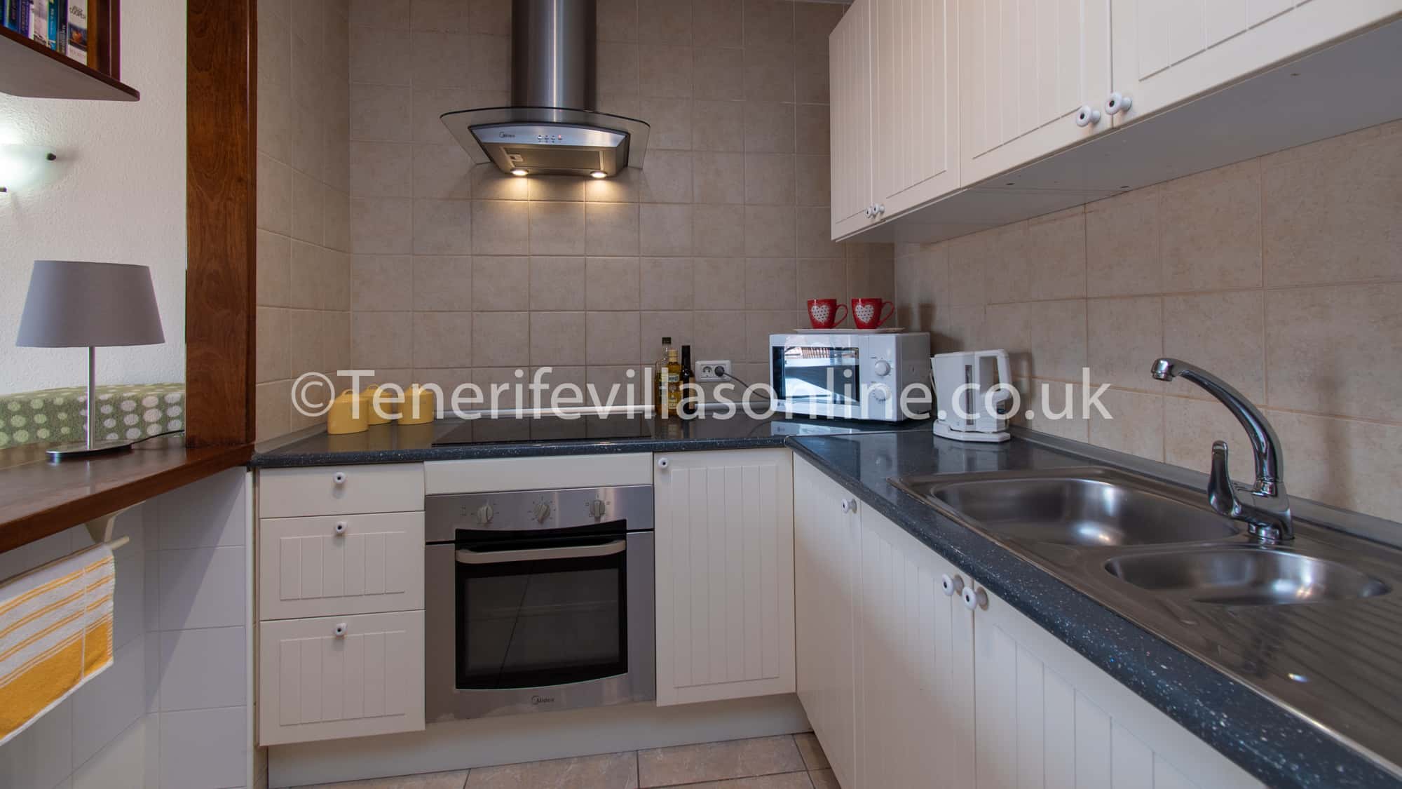 Victoria Court 1 Bedroom Apartment to rent in Los Cristianos Tenerife