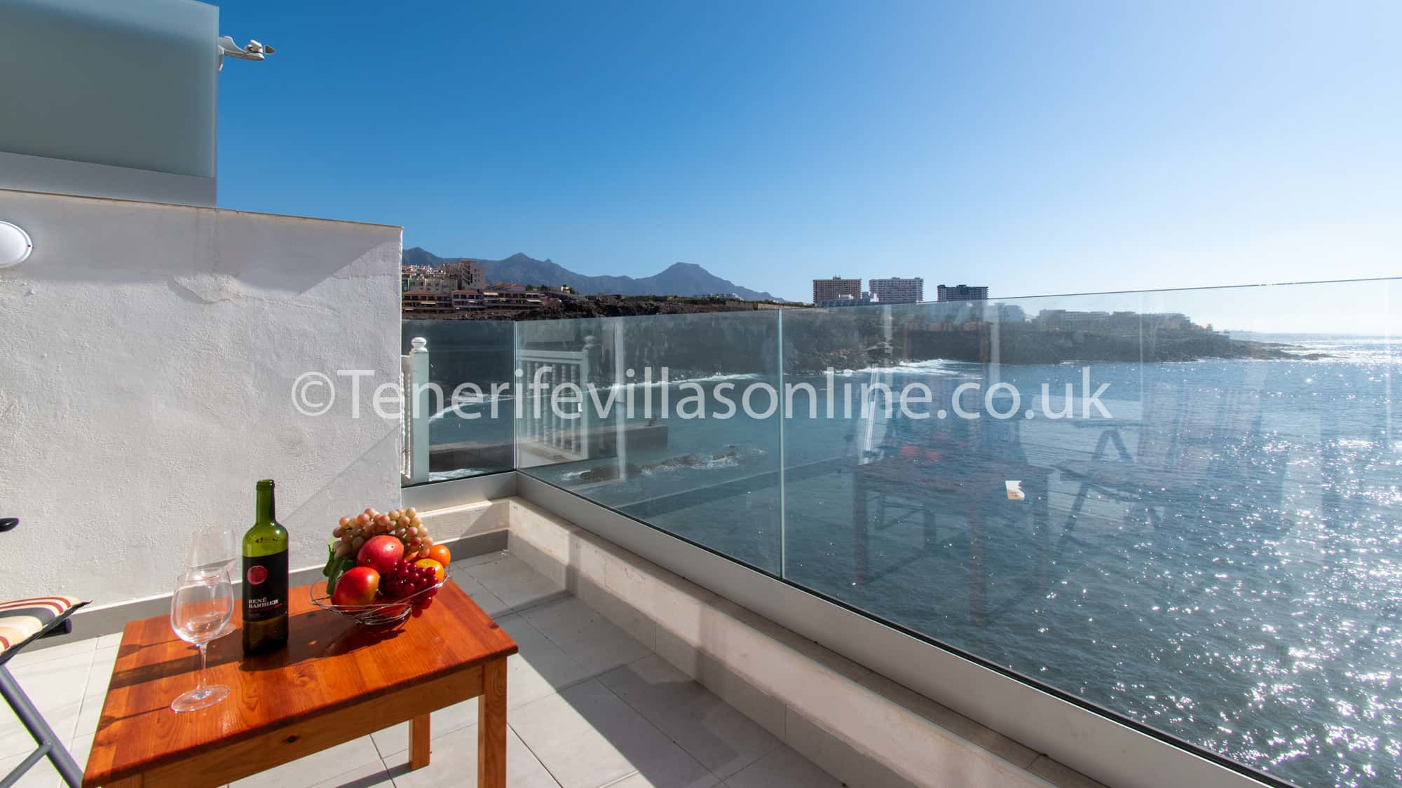 Front line 1 Bedroom Apartment to rent in Callao Salvaje Las Barandas