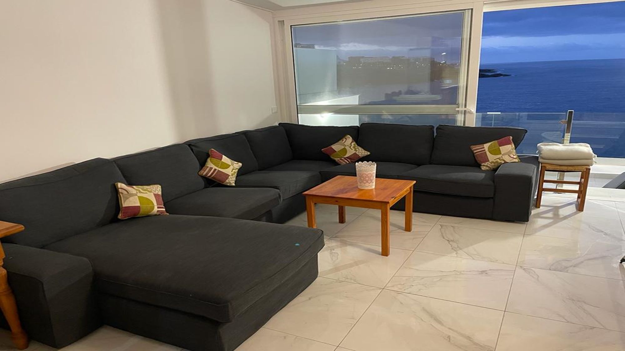 Front line 1 Bedroom Apartment to rent in Callao Salvaje | Las Barandas